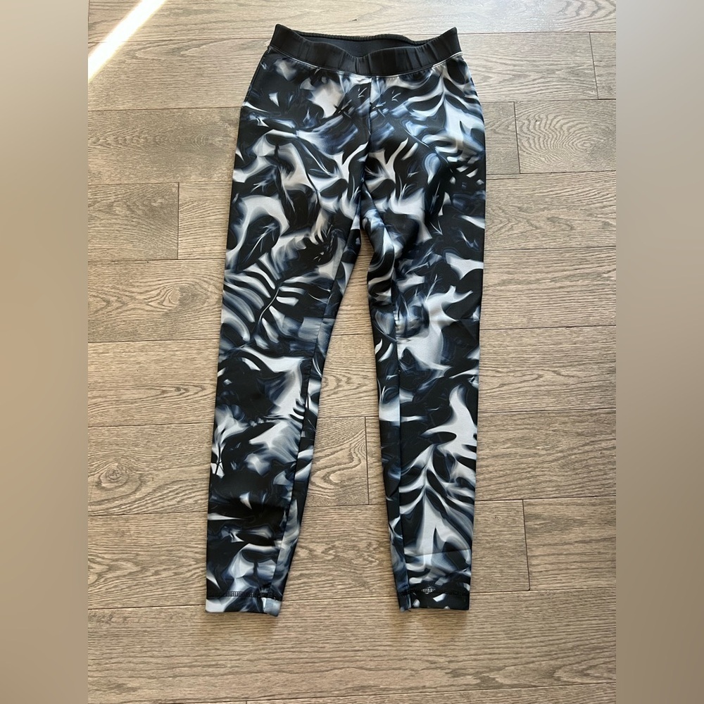 Nike Black and Gray Patterned Leggings - Picture 3 of 5